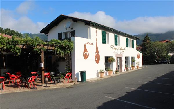 Maison Pierre Oteiza - Eleveur Artisan - Salaisons artisanales - Elevage porcs basques