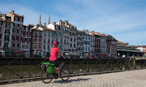 les quais à Bayonne P Gaillard C Munsch - ADT64